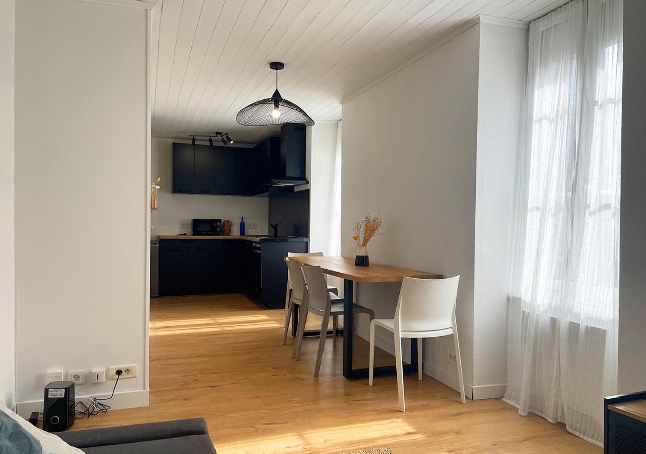 Charmant Appartement Renove Au Coeur De Concarneau Exterior photo